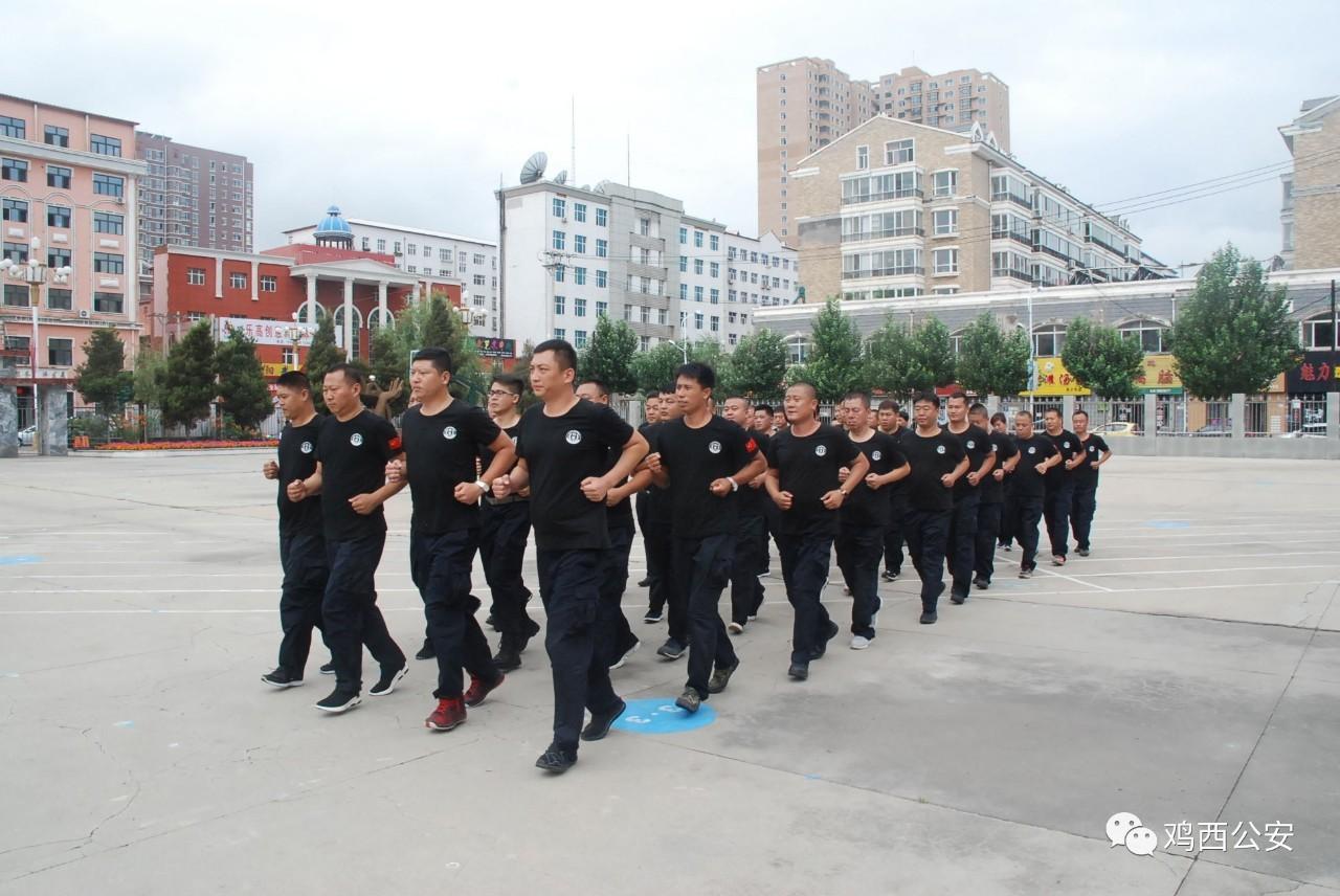 辅助装备任务（暗黑破坏神2中的顶级武器装备是怎么打造出来的）